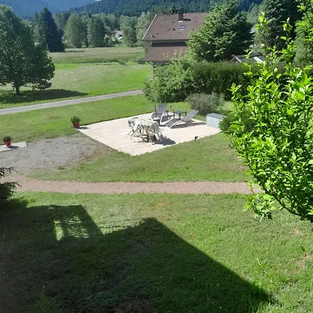 Pensión Gérardmer Situé A Le Tholy